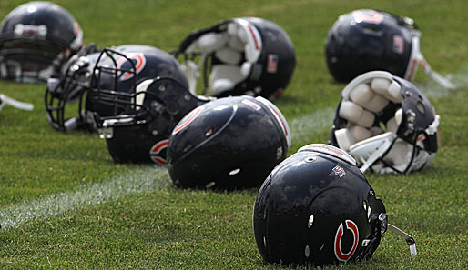 You can leave your hat on! Die NFL-Spieler von den Chicago Bears wollen's im Training obenrum trotzdem mal etwas luftiger haben