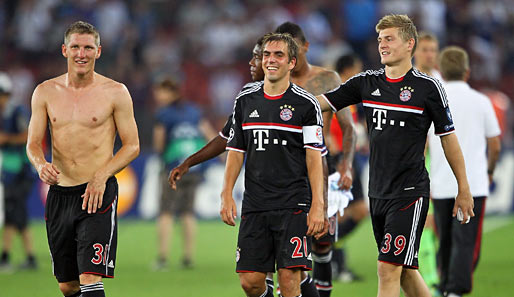 Nach dem Abpfiff: glückliche Bayern-Gesichter. Schweinsteiger, Alaba, Lahm, Gustavo und Kroos (v.l.) spielen wieder Königsklasse