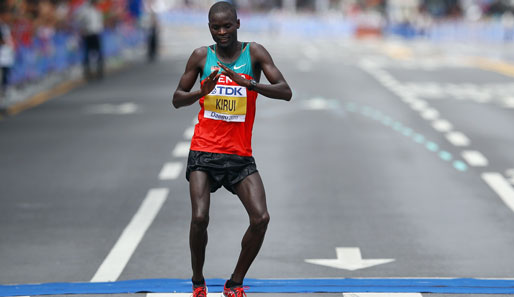 Abel Kirui aus Kenia lässt nach seinem Triumph beim Marathonfinale im Daegu Stadium die Hüften schwingen. Zurecht! Schließlich konnte er seinen Titel eindrucksvoll verteidigen