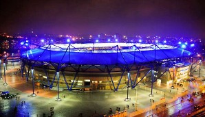 Die Arena von Charkiw lässt den Himmel blau erstrahlen. In dem renovierten Stadion können knapp 42.000 Fans drei Vorrundenspiele genießen