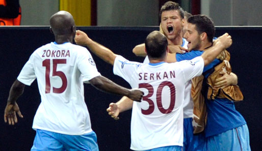 Kollektiver Freudentaumel. Trabzonspor erobert das Giuseppe-Meazza-Stadion und gewinnt gegen den Champions-League-Sieger von 2010