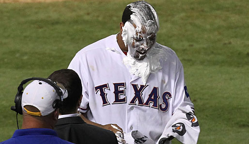 Grand-Salami-Time in Texas: Nelson Cruz brachte die Rangers-Bude in den MLB-Playoffs gegen Detroit zum Kochen. Als Dank gab's ein wenig Rasierschaum