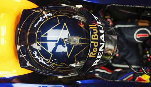 Das ist er, der Weltmeister-Helm von Sebastian Vettel. Zwei stilisierte goldene Sterne sollen für seine beiden WM-Titel stehen