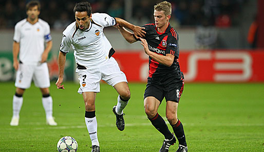 Leverkusen - Valencia 2:1: Nach einer Kette von Leverkusener Fehlern netzte Jonas zum 1:0 für den FC Valencia ein