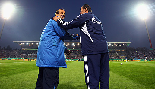 Karlsruhe - Schalke 0:2: 80 Minuten lang hatte Huub Stevens nichts zu lachen. Sein Kollege Rainer Scharinger konnte mit dem 0:0 besser leben