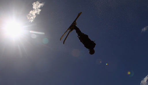 The sky is the limit: Von Schwerkraft hält Freestyle-Skifahrerin Lydia Lassila nicht viel. Und das hier ist nur das Training...