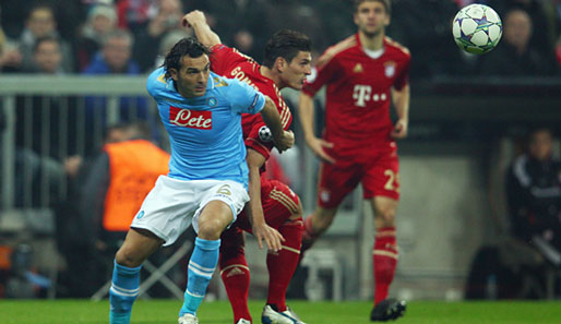 FC Bayern - SSC Neapel 3:2: In den Anfangsminuten hatten die Gäste Mario Gomez noch gut im Griff