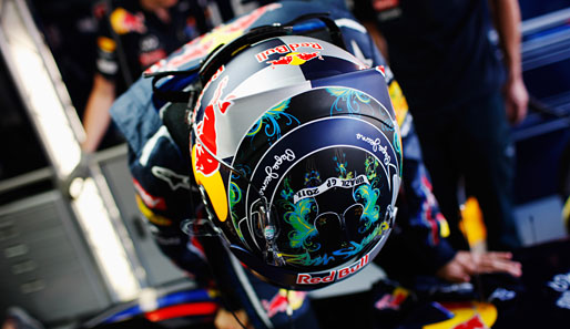 Weltmeister Sebastian Vettel präsentierte am Freitag seinen speziellen Brasilien-Helm. Am Ende des Tages landete er hinter Lewis Hamilton auf Rang zwei