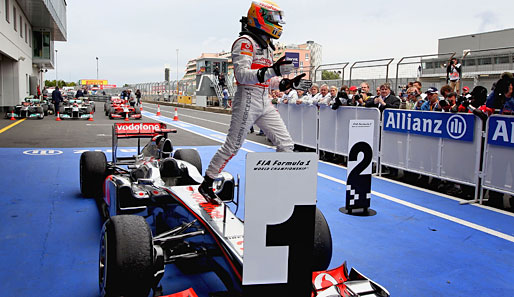 DEUTSCHLAND-GP: Sebastian Vettel verpasste zum ersten Mal das Podium. Dessen Schwäche nutzte Lewis Hamilton am besten aus und gewann am Nürburgring