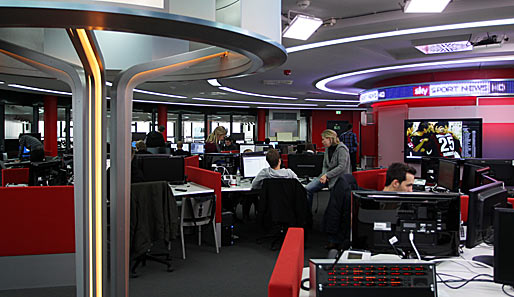 Insgesamt 150 neue Arbeitsplätze sind im Studio und im Backoffice installiert worden, mit 300 Computer- und 77 TV-Monitoren