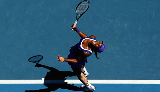 Serena Williams unterlag Ekaterina Makarova überraschend mit 2:6 und 3:6. Damit ist eine der Favoritinnen aus dem Turnier ausgeschieden