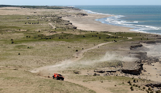 Die ersten Wertungskilometer der Rallye führten die Piloten an der argentinischen Atlantikküste entlang. Das Ziel liegt diesmal in Peru
