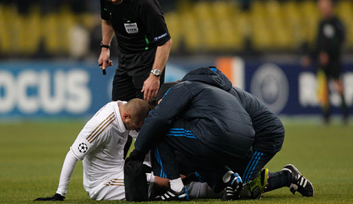 Schon früh musste Jose Mourinho Karim Benzema wegen einer Verletzung auswechseln. Für den Franzosen kam Gonzalo Higuain