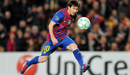 Auf dem Platz war dann aber Schluss mit lustig. Hier erzielt Lionel Messi mit einem Lupfer das 1:0 für Barcelona