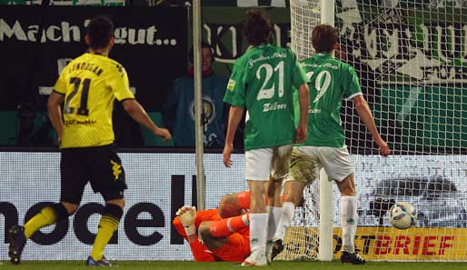 Greuther Fürth - Bor. Dortmund 0:1 n.V.: Die letzte Szene des Spiels: Gündogans Schuss prallt vom Pfosten an Fejzic' Rücken und von da zum 0:1 ins Tor.