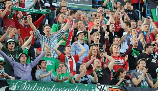 Die Hannoveraner Anhänger dagegen präsentierten sich bester Laune - trotz der bis dahin eher mäßigen Vorstellung ihres Teams