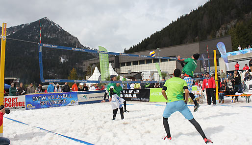 Die Snowvolleyball-Tour macht dieses Jahr in Spitzingsee, Wagrain und St. Anton Halt und soll 2013 weiter ausgebaut werden