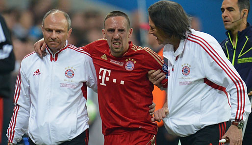 Für Franck Ribery war das Spiel nach Drogbas Foul beendet. Er musste verletzt ausgetauscht werden und wurde von Ivica Olic ersetzt