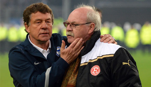Auch im Moment der Niederlage blieb Otto Rehhagel sportlich fair und gratulierte Fortuna-Manager Wolf Werner