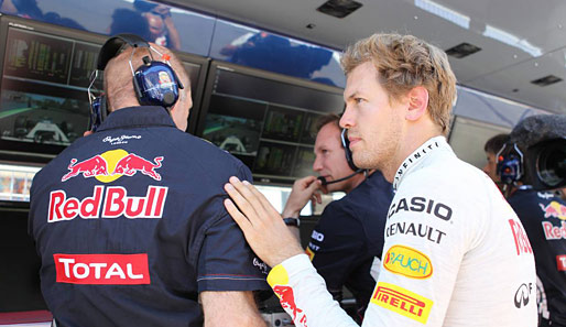 Dann stoppte Vettel ein technischer Defekt. Er musste das Auto in Führung liegend abstellen. Der Heppenheimer war stinksauer und suchte das Gespräch mit den Chefs