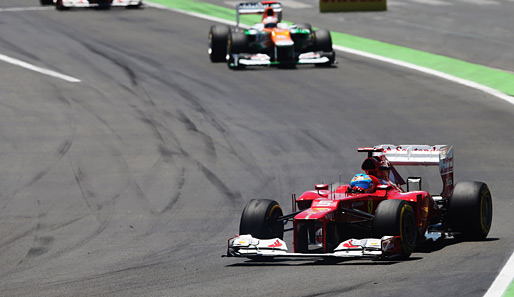 Während Vettel seinen Ausfall bedauerte, übernahm Fernando Alonso bei seinem Heimspiel in Valencia das Zepter