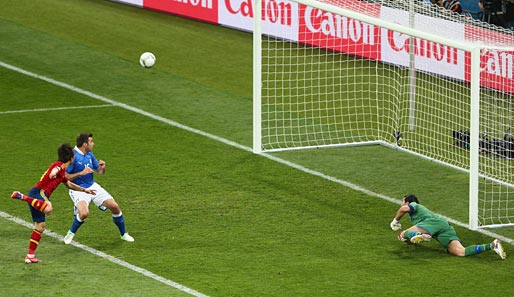 Nach nicht mal einer Viertelstunde war Gigi Buffon im Tor der Italiener zum ersten Mal geschlagen, als David Silva zum 1:0 einköpfte