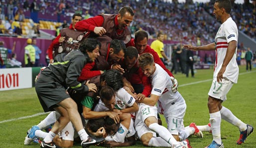 Nach Spielende jubelten die Portugiesen natürlich ausgelassen über ihre ersten Punkte bei der EM