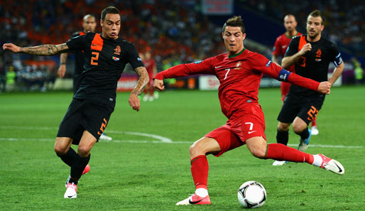 PORTUGAL - NIEDERLANDE: 2-1: Die Portugiesen stehen dank zweier Tore von Cristiano Ronaldo im Viertelfinale während die Niederländer mit 0 Punkten nach Hause fahren