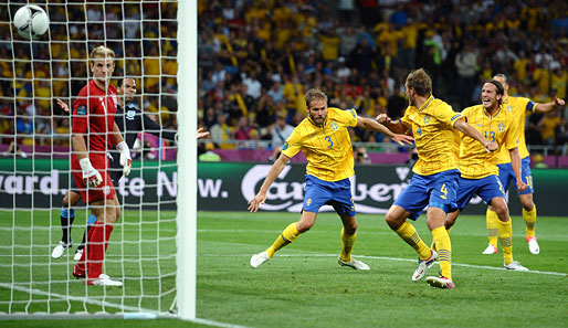 Doch es dauerte nicht lange und die Schweden hatten die Partie gedreht: Olof Mellberg erzielte nach einem Freistoß per Kopf die 2:1-Führung