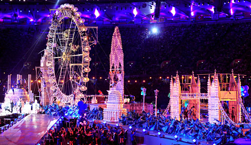 Das berühmte Riesenrad "London Eye" wurde im Stadion nachgebaut. Warum auch nicht: Das Münchner Oktoberfest ist ja auch nicht mehr fern