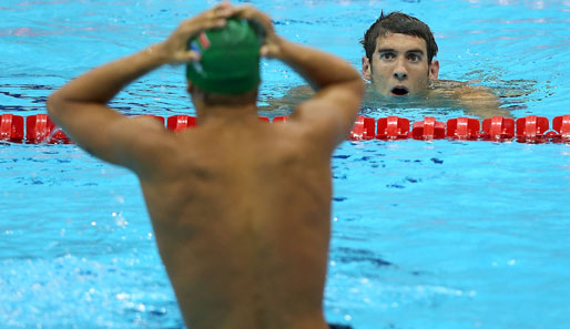 Fassungslos mal zwei. Der eine, Michael Phelps (r.), weil er nicht gewonnen hat. Der andere, Chad le Clos, eben weil er gewonnen hat
