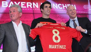 Der neue Bayern-Star bei seiner Vorstellung - eingerahmt von Jupp Heynckes (l.) und Matthias Sammer