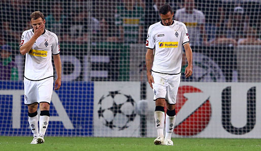 Enttäuscheng bei der Borussia: Tony Jantschke (l.) und Martin Stranzl schleichen vom Platz