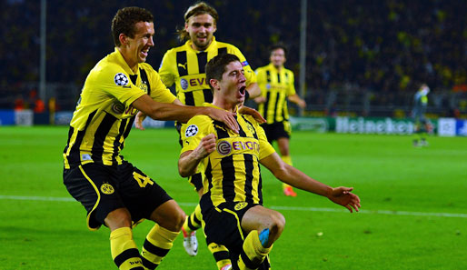 Erst kurz vor Schluss erlöste Robert Lewandowski (r.) die Borussia und erzielte den goldenen Treffer