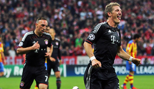 Bastian Schweinsteiger (r.) arbeitete weiter an seiner Champions-League-Final-Trauma-Therapie: Er brachte seine Münchner in Führung. Toni Kroos legte nach