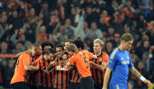 Donetsk - Chelsea 2:1: Nur drei Minuten vergingen, ehe sich nach Alex Teixeiras Treffer die erste ukrainische Jubeltraube bildete