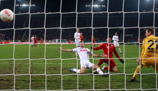 FC AUGSBURG - FC BAYERN MÜNCHEN 0:2 - Mario Gomez durfte von Beginn an ran und bedankte sich auf seine Weise: Mit dem Treffer zum 0:1