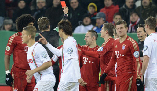Bayern spielte fast die gesamte zweite Hälfte in Unterzahl: Franck Ribery musste nach einem Tritt gegen Koo mit anschließender Ohrfeige vom Platz