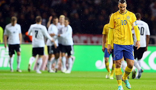 Und die Schweden? Die lassen die Köpfe hängen und leisten keine Gegenwehr. Zlatan Ibrahimovic resigniert