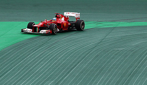 Auch Fernando Alonso hatte das ein oder andere Mal Probleme mit dem Grip und landete neben der Strecke