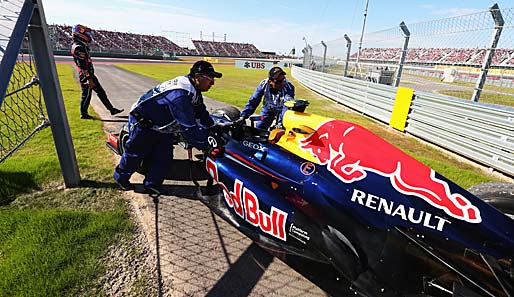 Bitter für den zweiten Red-Bull-Piloten Mark Webber: Die Lichtmaschine streikte, er fiel aus