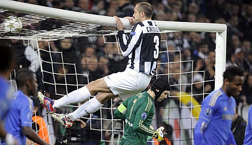 Giorgio Chiellini (M.) und Juventus Turin mussten bis zur 38.Spielminute warten, bis Fabio Quagliarella das erlösende 1:0 erzielte