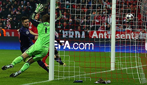 FC BAYERN MÜNCHEN - ARSENAL FC 0:2: Der frühe Schock für die Bayern. Olivier Giroud trifft schon nach drei Minuten für Arsenal