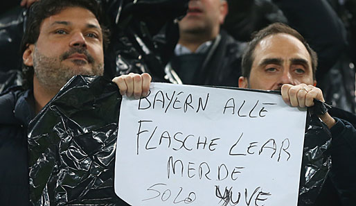Die Juve-Fans waren vor dem Anstoß guter Dinge mit ihrem Trapattoni-Gedenk-Transparent