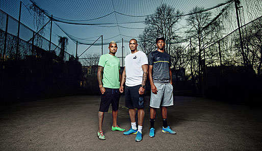 Home Sweet Home! Für die Vorstellung der Nike-Kollektion FC247 kehrten Kevin-Prince, George und Jerome Boateng (v.l.n.r.) an die Panke in Berlin-Wedding zurück