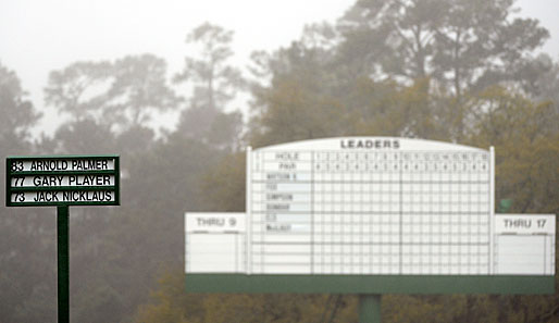 Die Anlage in Augusta liegt noch im Nebel als am frühen Morgen die "Honorary Starters" die Auftaktrunde freigeben