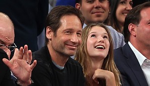 "Californication"-Star David Duchovny und Tochter Madeline scheinen bei der Partie der New York Knicks jede Menge Spaß zu haben