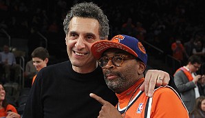 Im Madison Square Garden darf einer natürlich nicht fehlen: Edelfan Spike Lee posiert lässig mit Jesus Quintana aka John Turturro