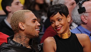 Popsternchen Rihanna hat während der Partie der Lakers nur Augen für ihren On-Off-Freund Chris Brown