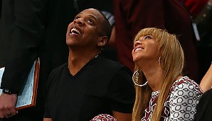 Jay-Z und Beyonce erblicken sich auf dem Videowürfel im Barclays Center. Hova gefällt wohl, was er unter dem Hallendach sieht